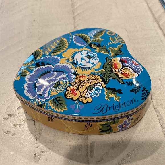 Brighton tin floral heart box - Picture 6 of 6